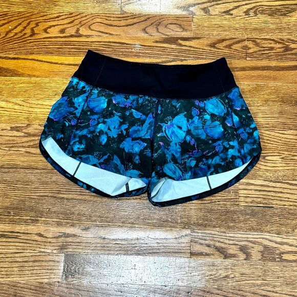 Lululemon Hotty High Rise Lined Shorts. Size 4. - Picture 6 of 6